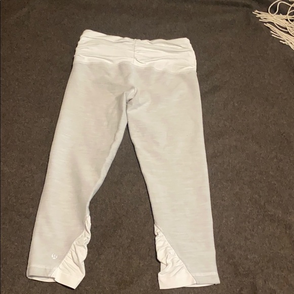 Lululemon white and gray ruched Capri legging - Picture 2 of 6